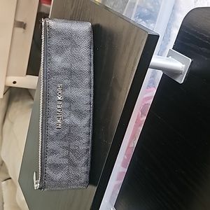 Michael Kors Pouch